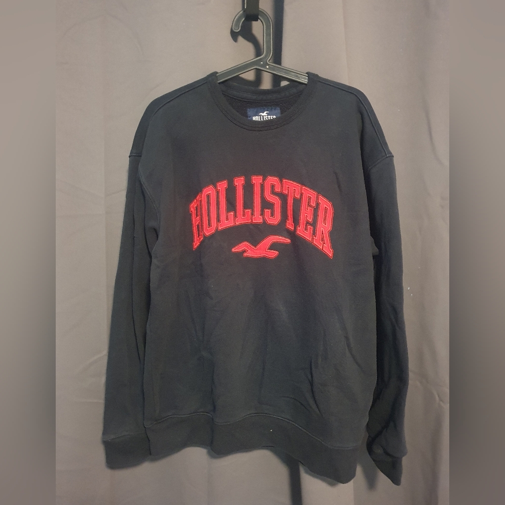 Hollister Men's Crewneck Sweater in Black with Red Accents